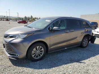  Salvage Toyota Sienna