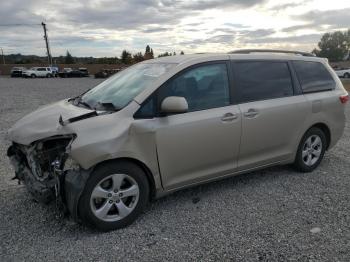  Salvage Toyota Sienna