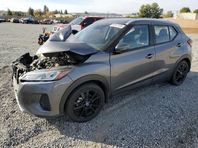  Salvage Nissan Kicks