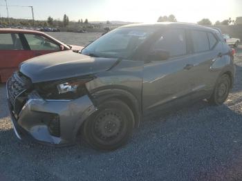  Salvage Nissan Kicks