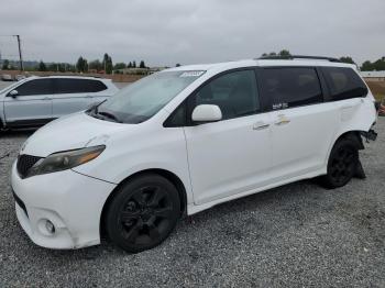  Salvage Toyota Sienna