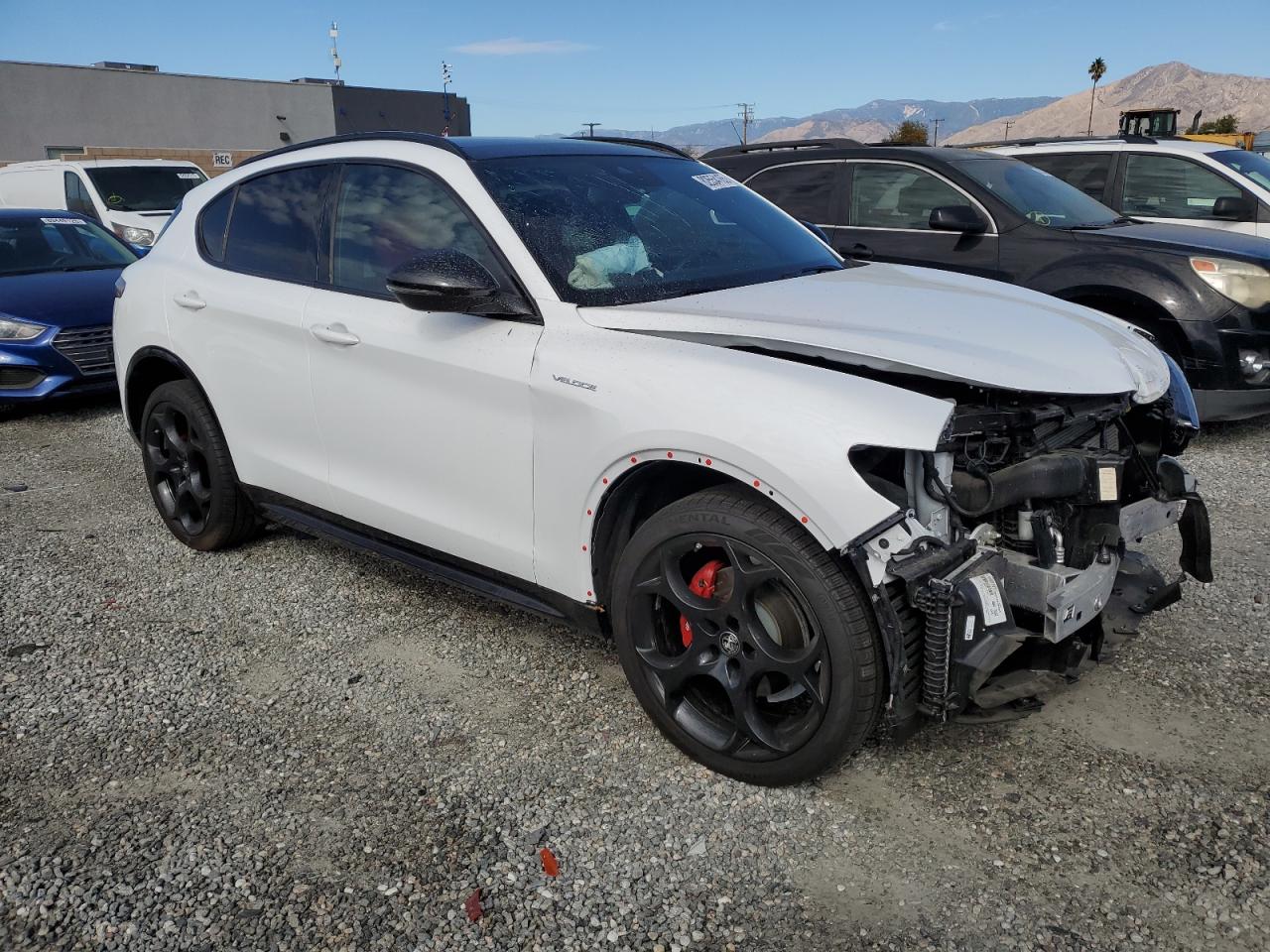 Alfa Romeo Stelvio Ti Image 3