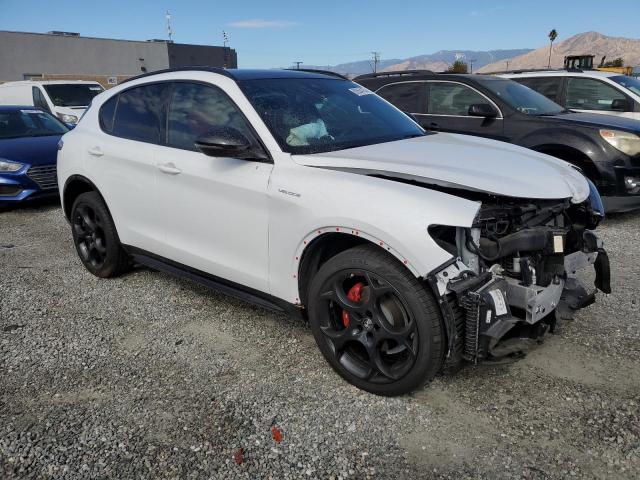 Alfa Romeo Stelvio Ti Image 3