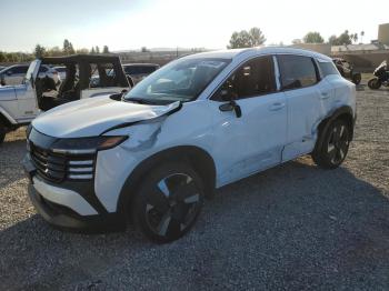  Salvage Nissan Kicks