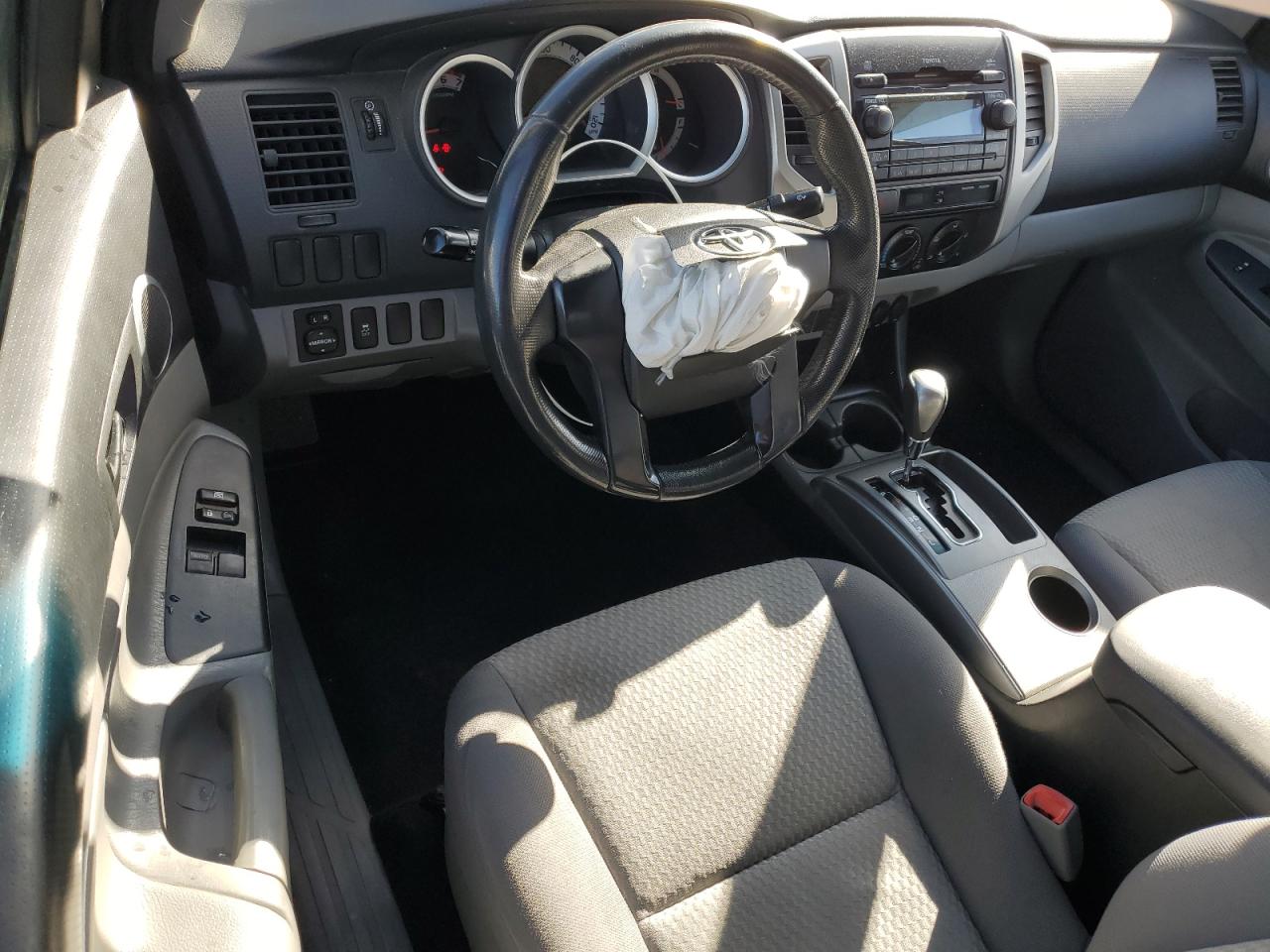 Toyota Tacoma Prerunner Access Cab Image 9