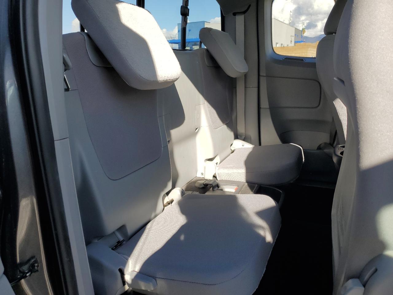 Toyota Tacoma Prerunner Access Cab Image 8