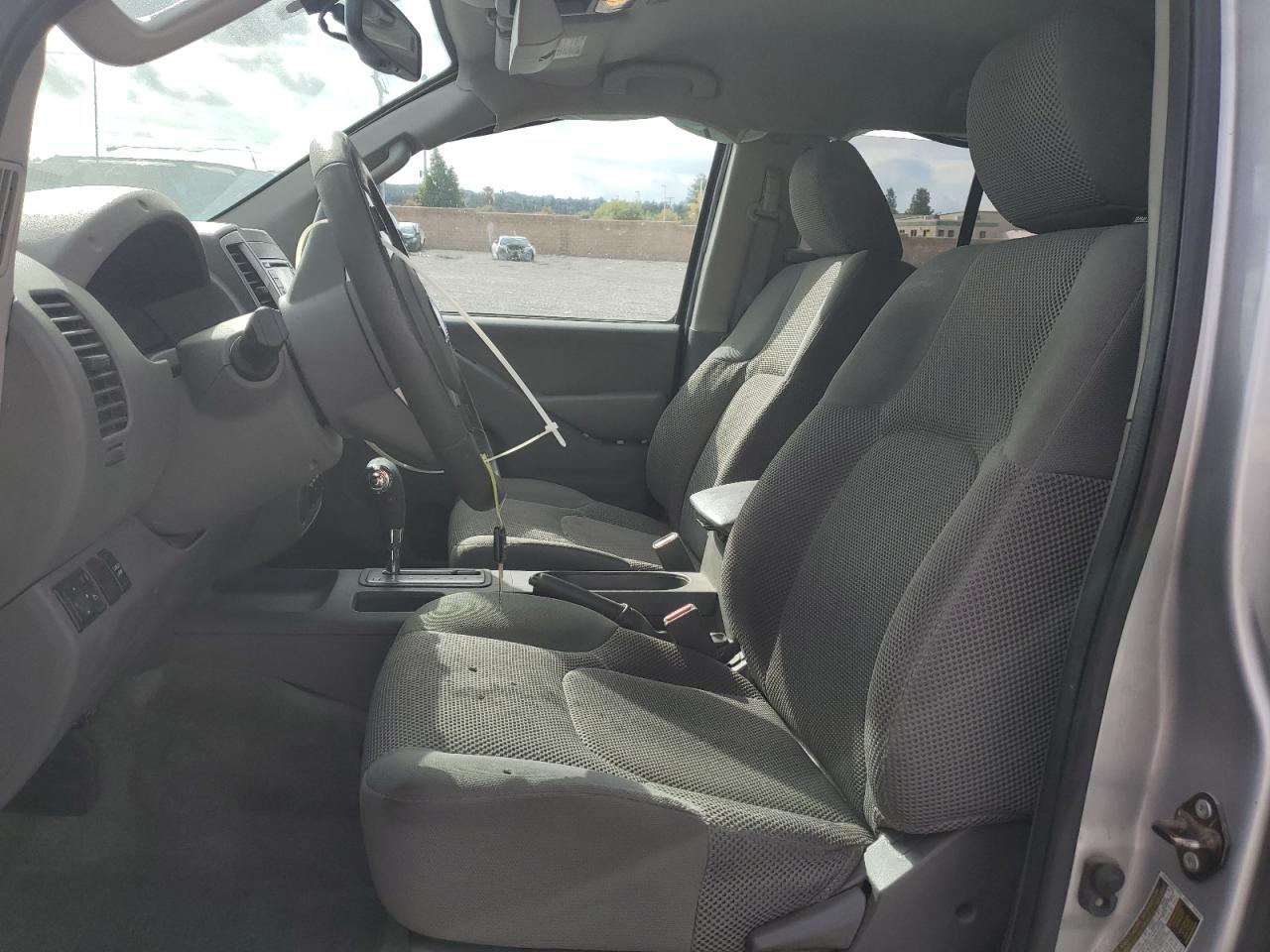 Nissan Frontier S Image 6