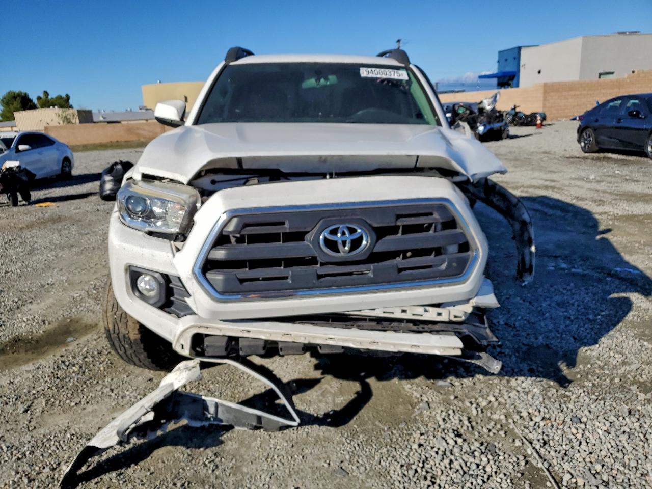 Toyota Tacoma Double Cab Image 3