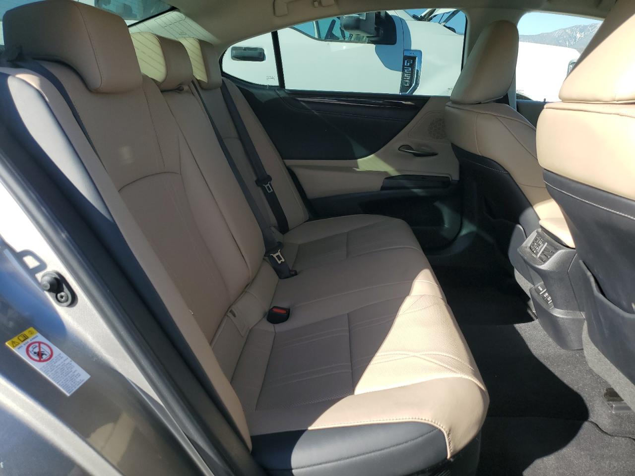 Lexus Es 300h Image 9