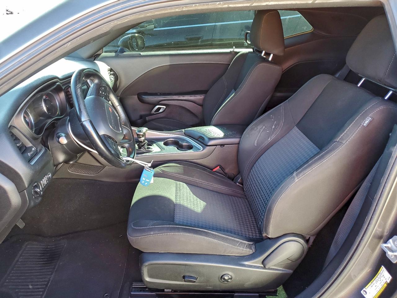 Dodge Challenger Sxt Image 2