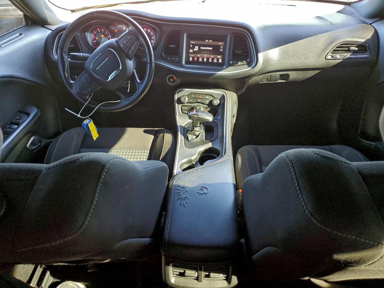 Dodge Challenger Sxt Image 3