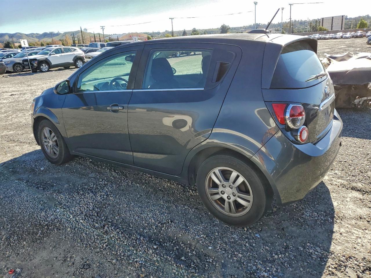 Chevrolet Sonic Lt Image 4