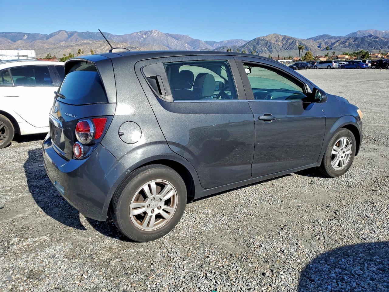 Chevrolet Sonic Lt Image 3