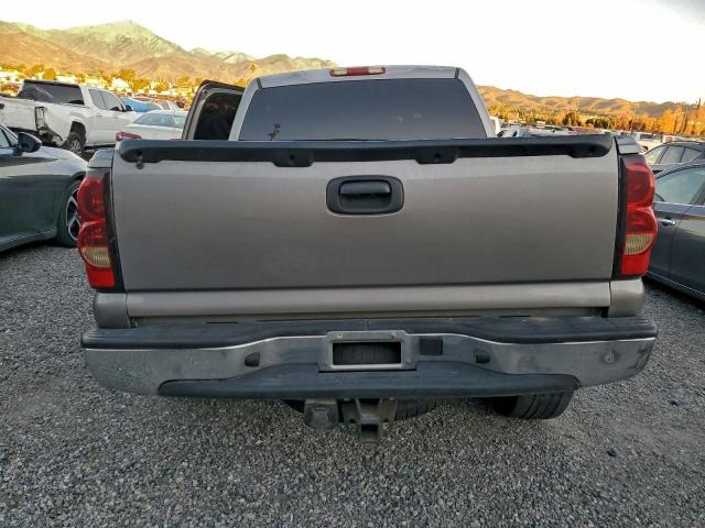 Chevrolet Silverado C1500 Image 3