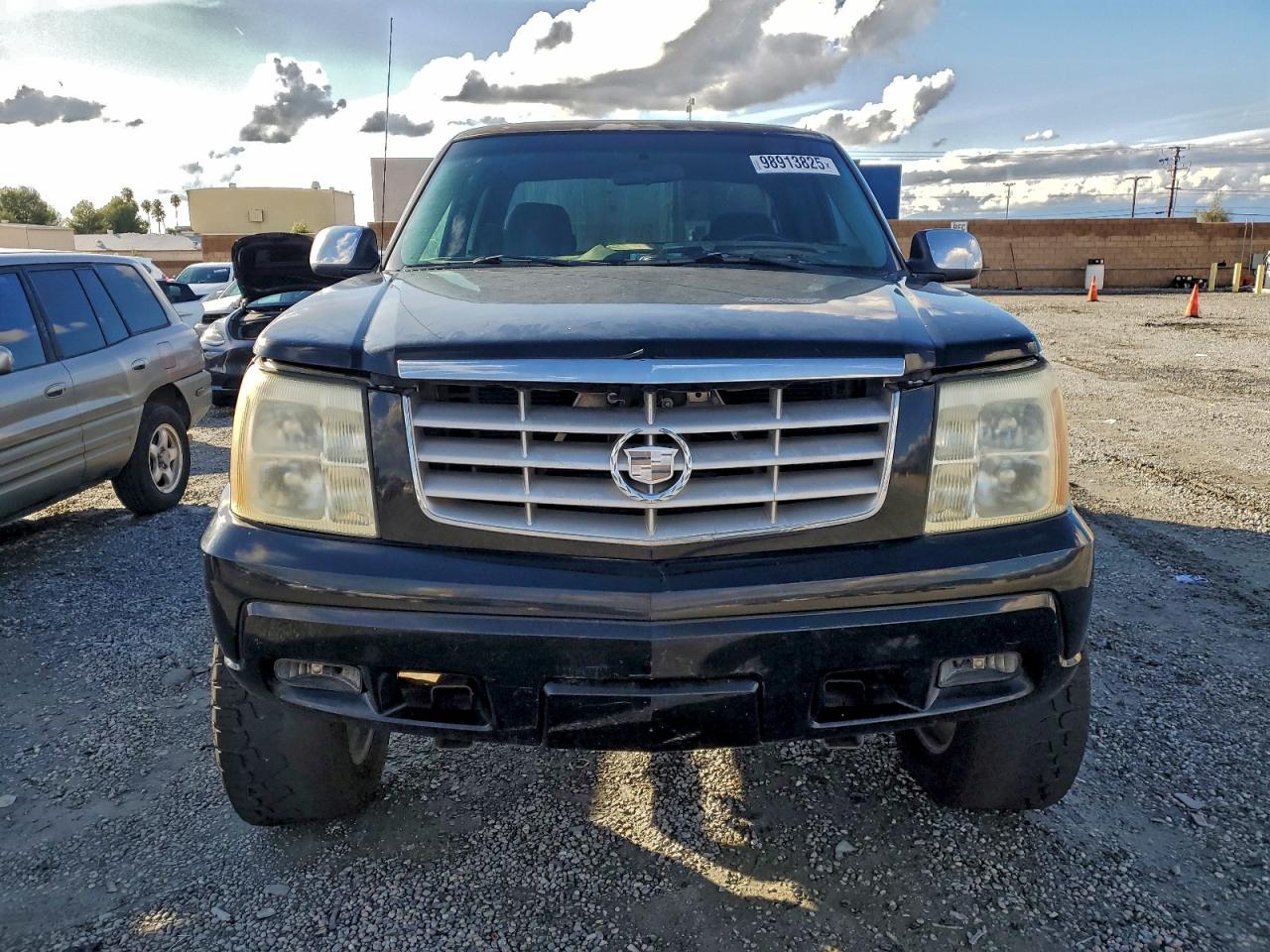 Chevrolet Silverado C1500 Heavy Duty Image 2