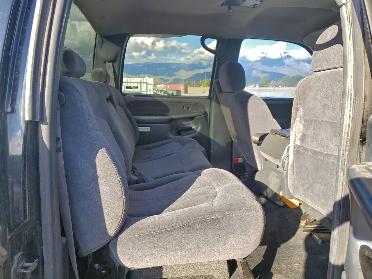 Chevrolet Silverado C1500 Heavy Duty Image 9