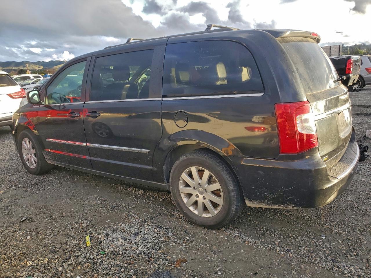 Chrysler Minivan Touring Image 11