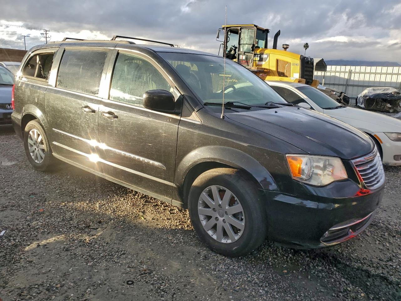 Chrysler Minivan Touring Image 3