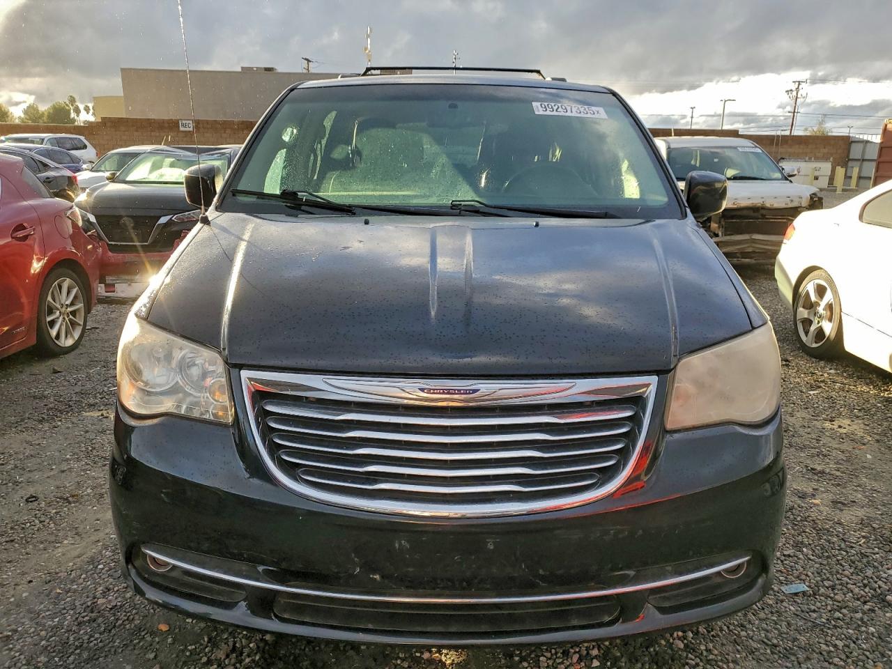 Chrysler Minivan Touring Image 7