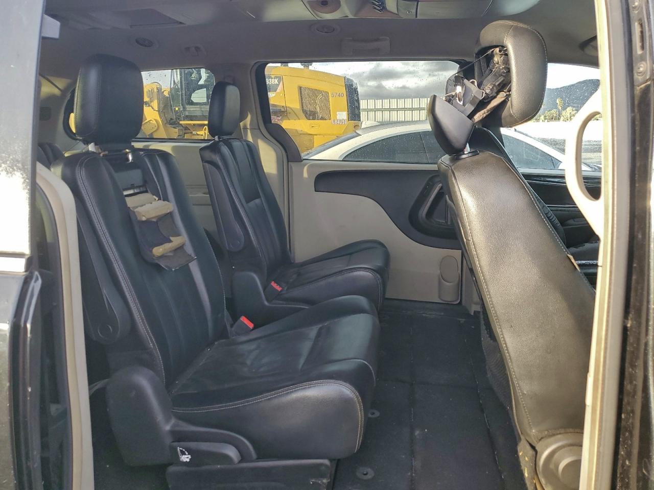 Chrysler Minivan Touring Image 2