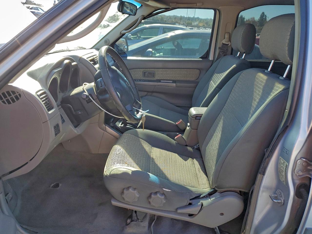 Nissan Xterra Xe Image 4