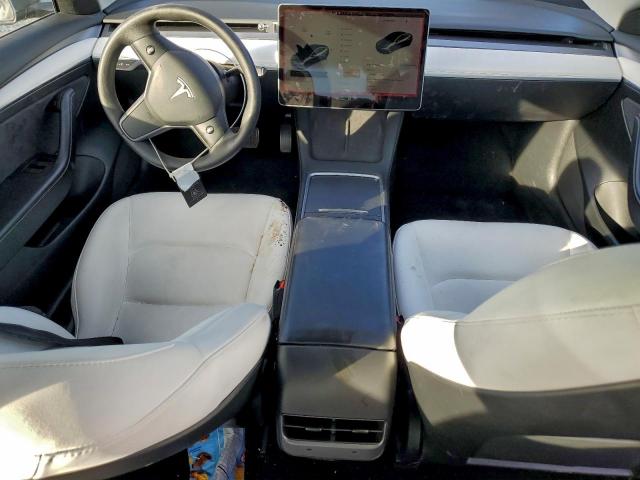 Tesla Model 3 Image 8