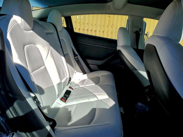 Tesla Model 3 Image 4