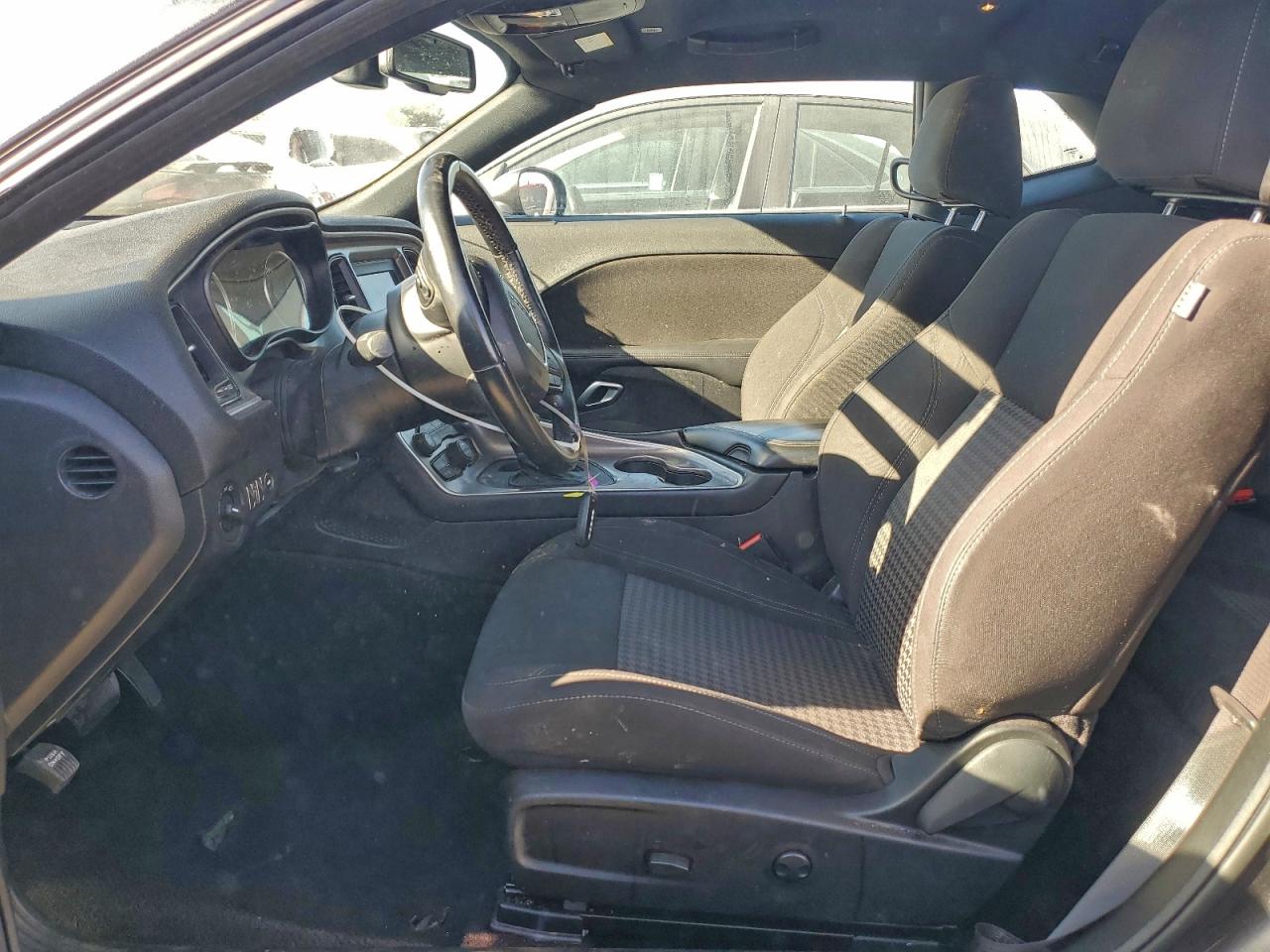 Dodge Challenger Sxt Image 3