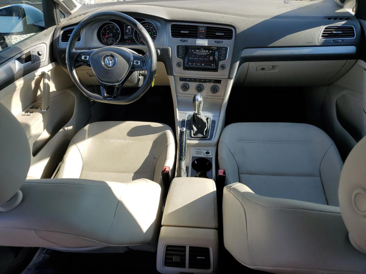 Volkswagen Golf Image 12