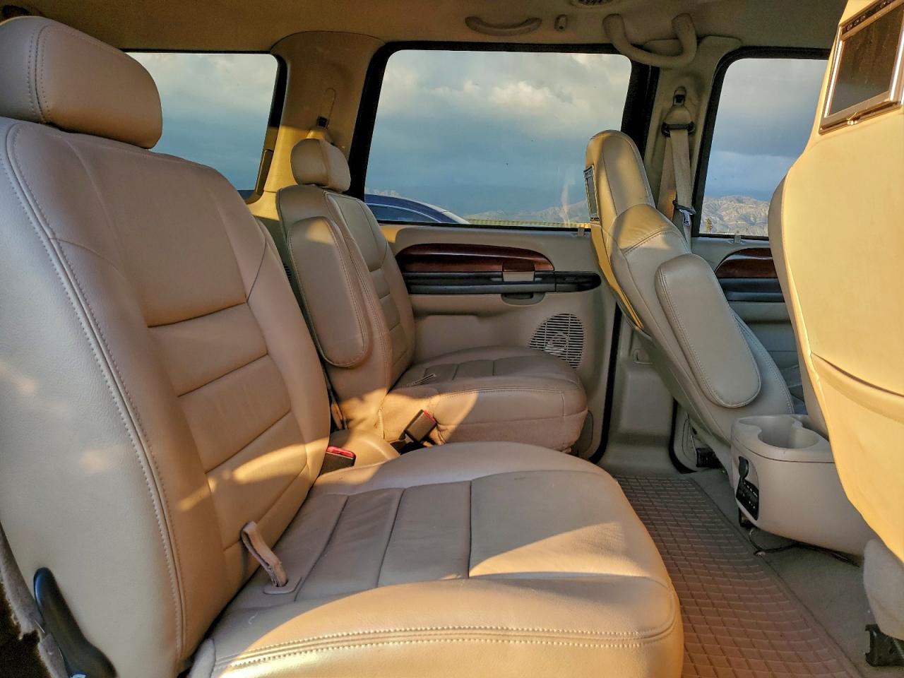 Ford Excursion Limited Image 9