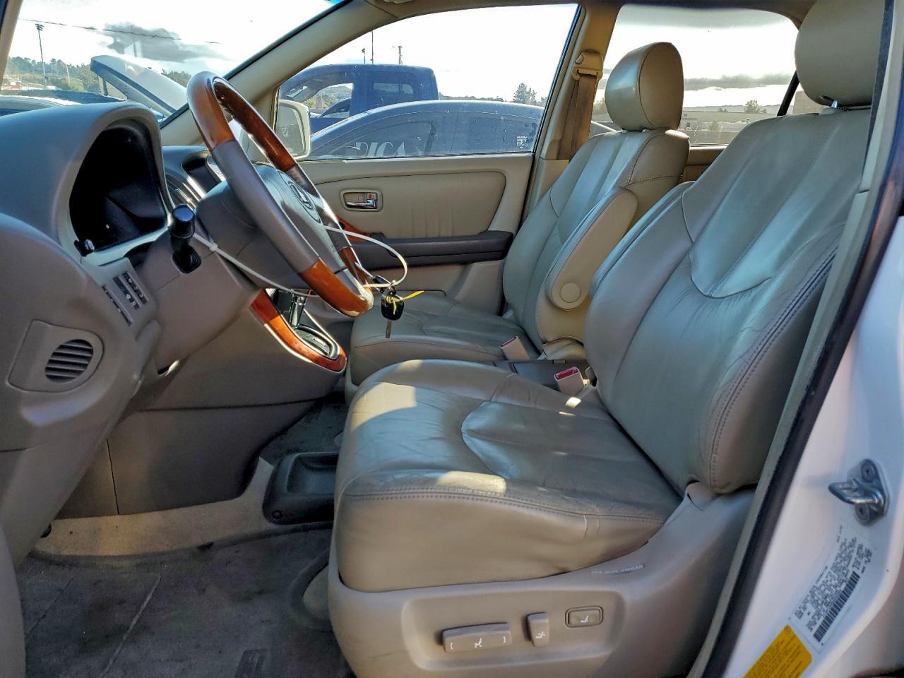 Lexus RX 300 Image 7