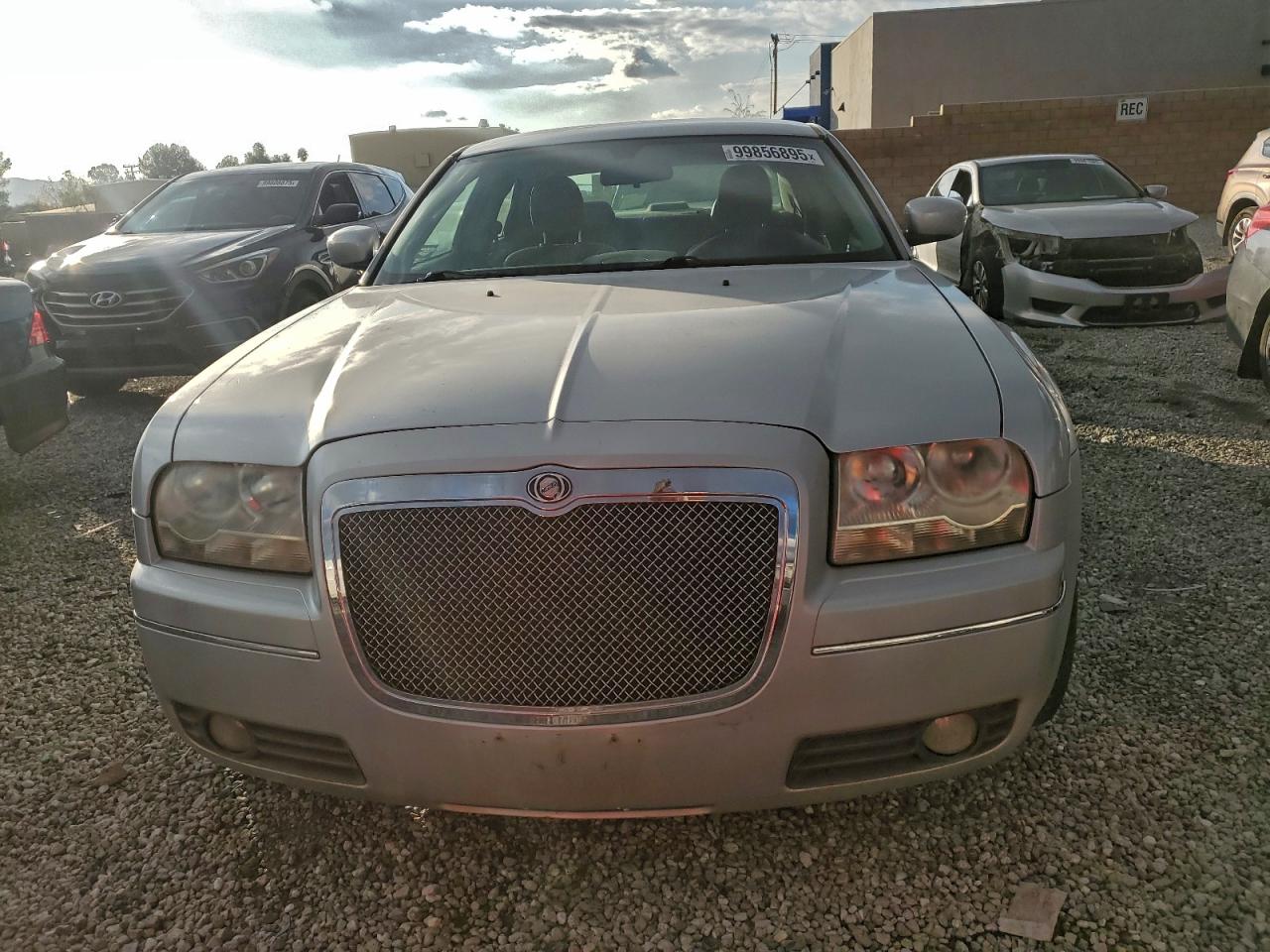 Chrysler 300 Touring Image 8