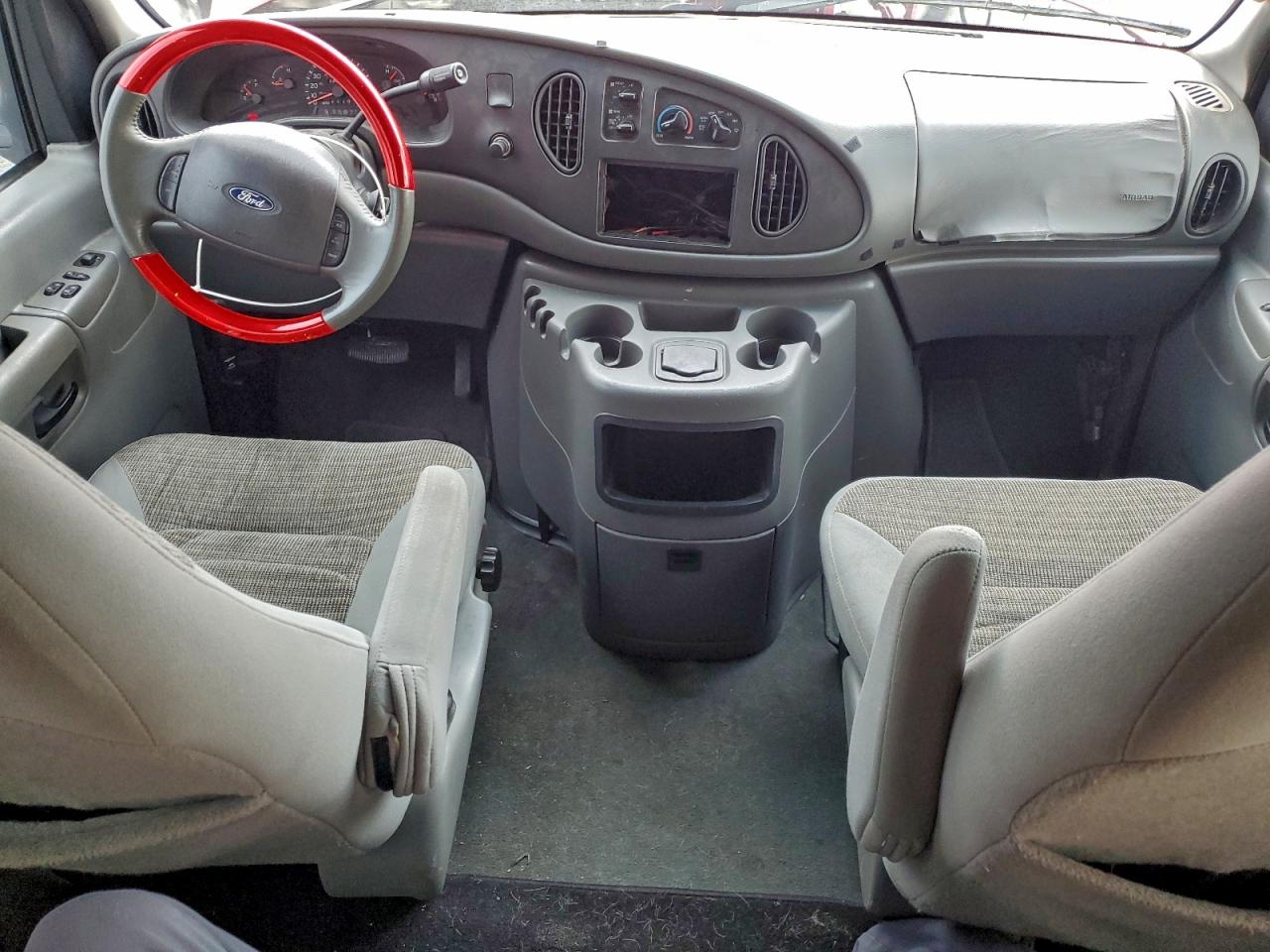 Ford Econoline E150 Wagon Image 5