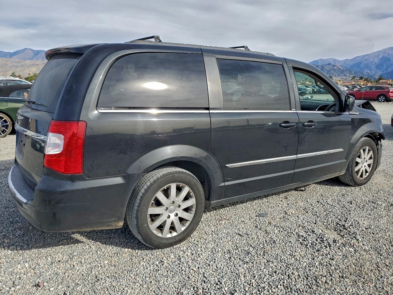 Chrysler Minivan Touring Image 11