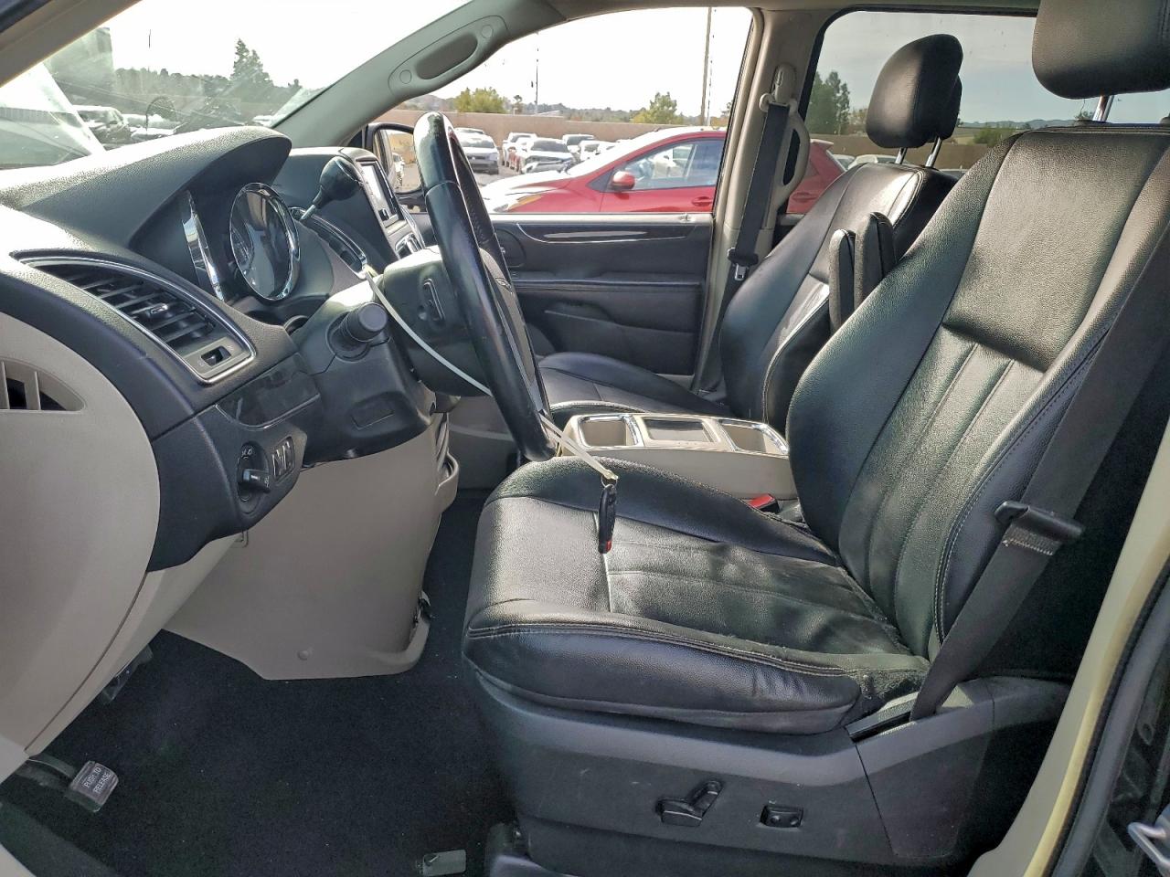 Chrysler Minivan Touring Image 13