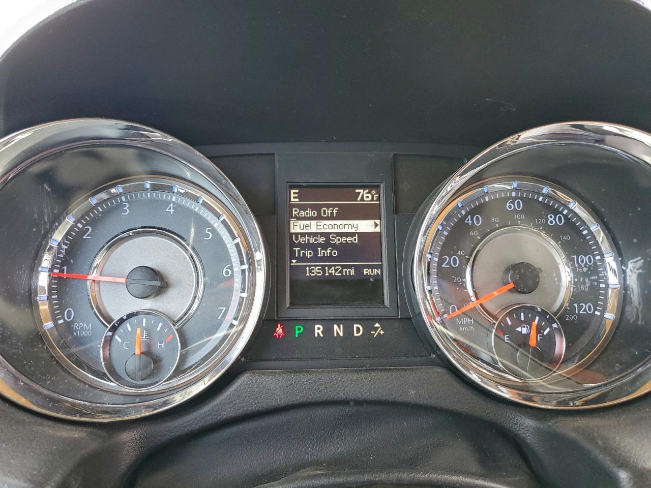 Chrysler Minivan Touring Image 7