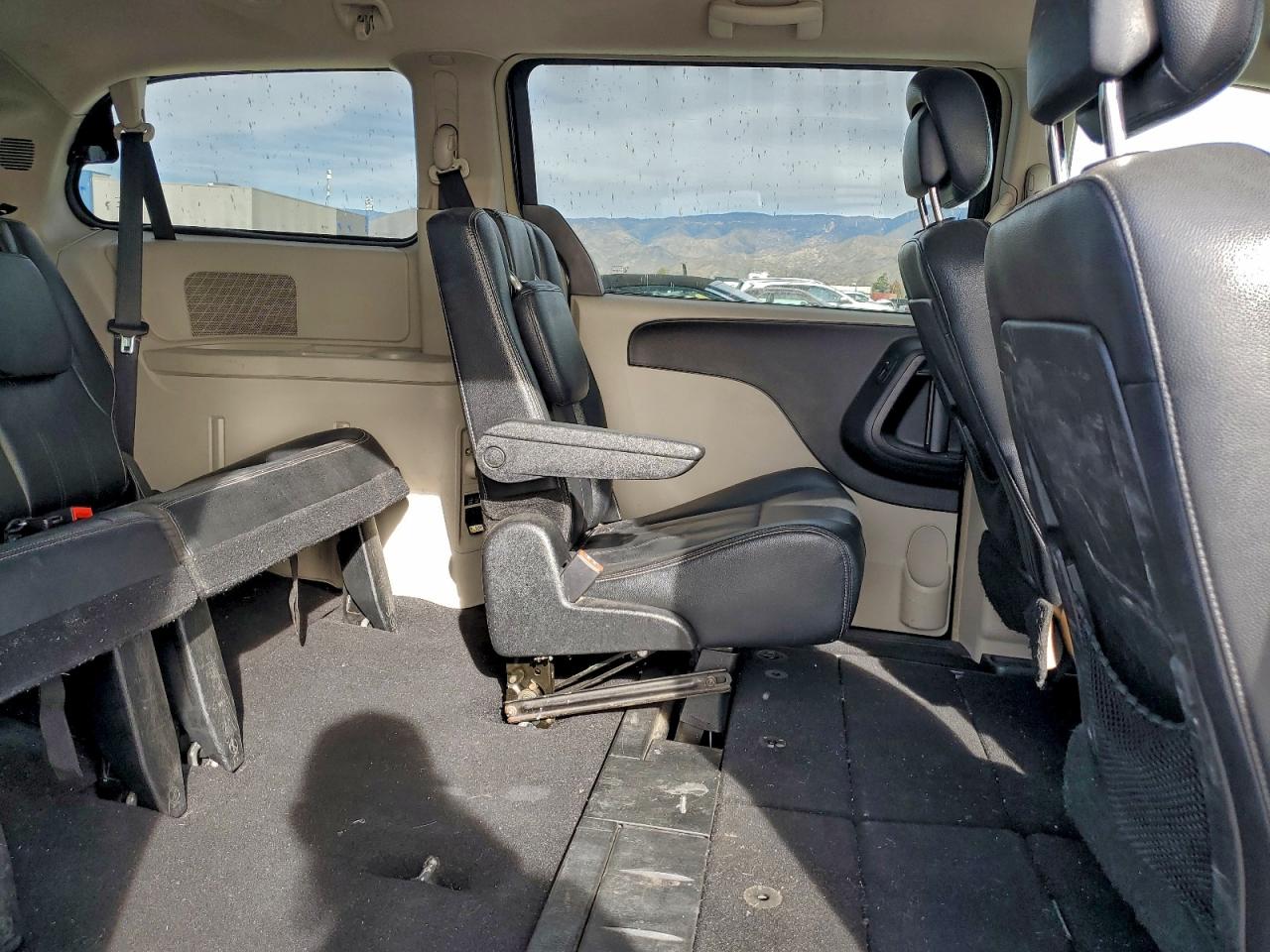 Chrysler Minivan Touring Image 10