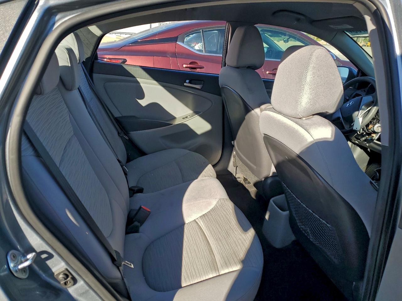 Hyundai ACCENT Se Image 9